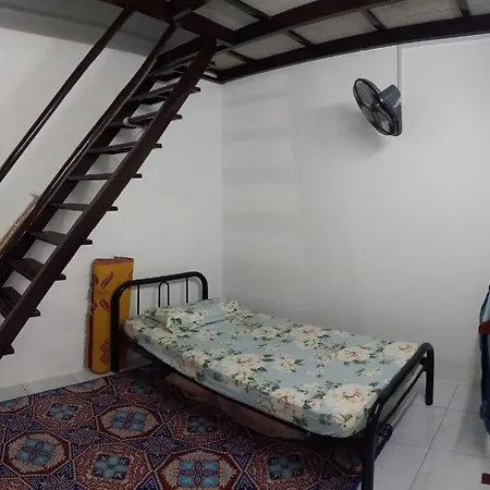 Homestay D'Mama Ifor Muslimi Tanjong Malim Exterior photo